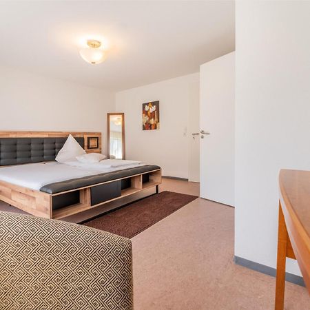Hotel Am Kirchplatz 于伯林根 外观 照片