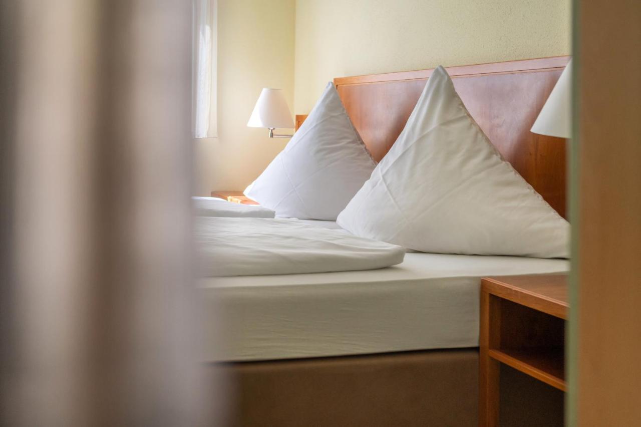 Hotel Am Kirchplatz 于伯林根 外观 照片