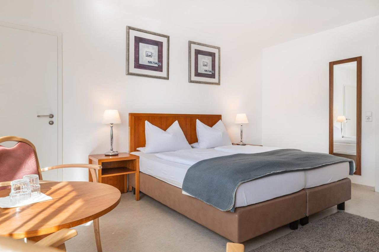 Hotel Am Kirchplatz 于伯林根 外观 照片