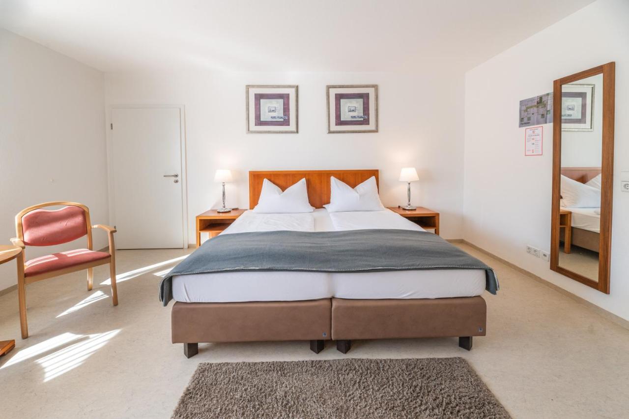 Hotel Am Kirchplatz 于伯林根 外观 照片