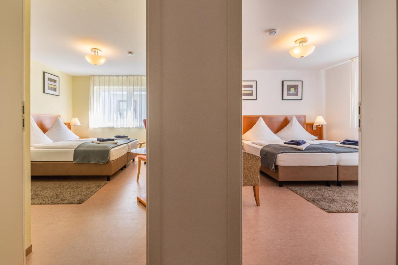 Hotel Am Kirchplatz 于伯林根 外观 照片