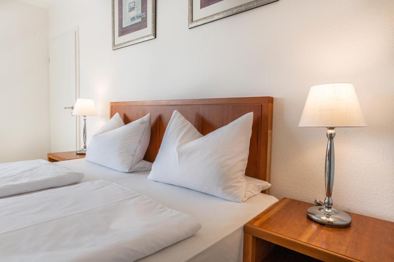Hotel Am Kirchplatz 于伯林根 外观 照片
