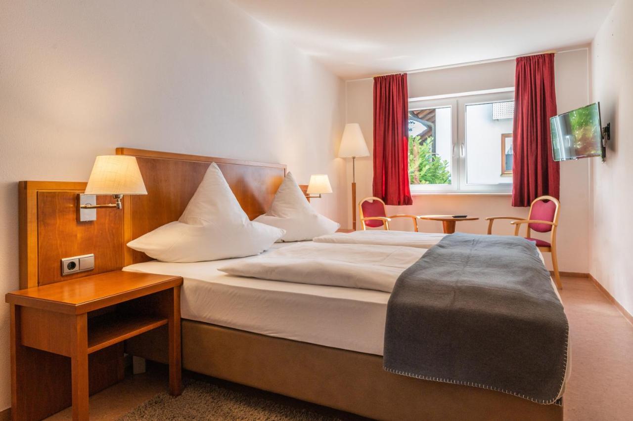 Hotel Am Kirchplatz 于伯林根 外观 照片