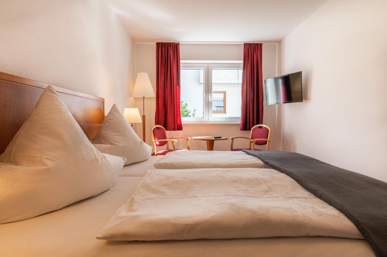 Hotel Am Kirchplatz 于伯林根 外观 照片