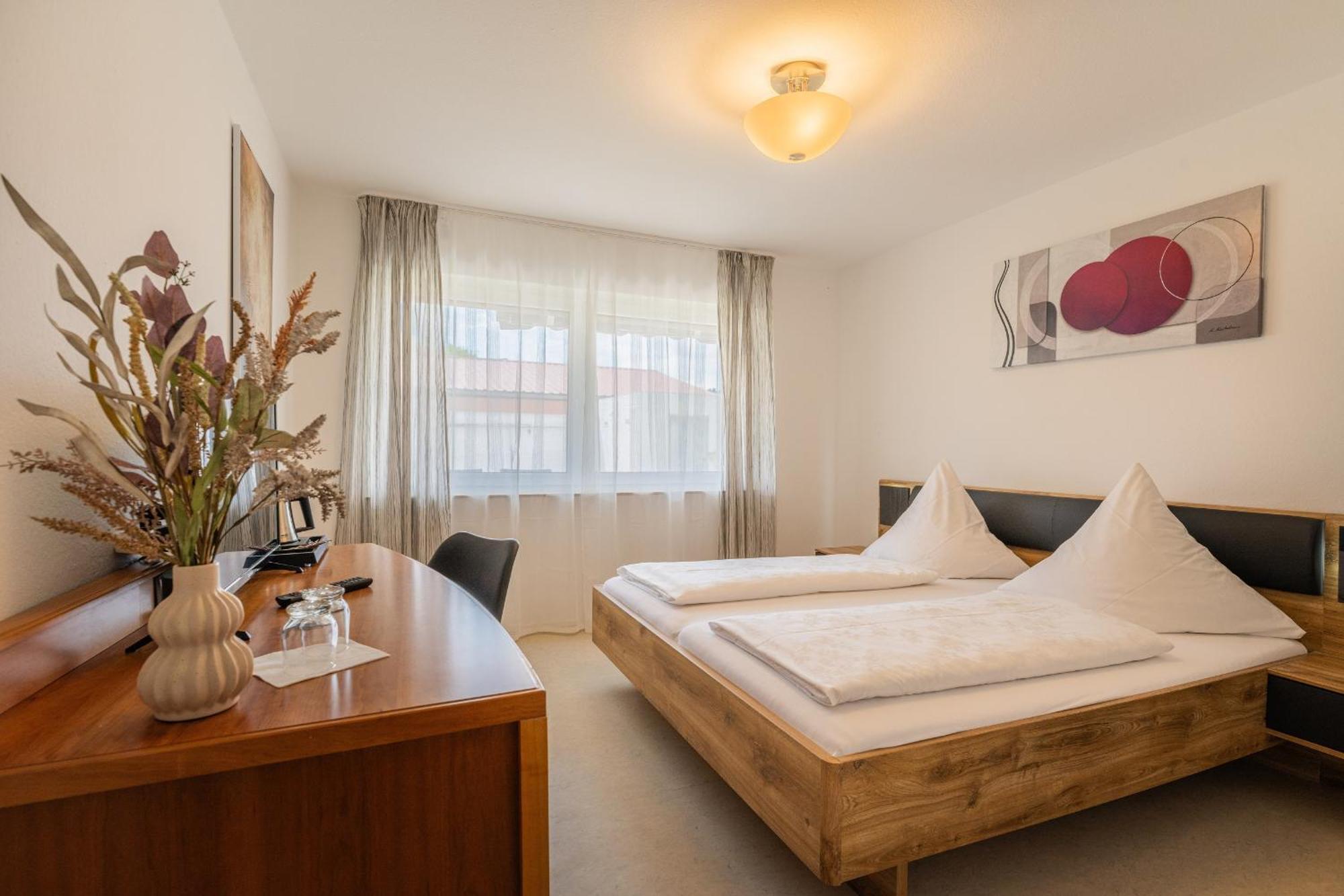 Hotel Am Kirchplatz 于伯林根 外观 照片