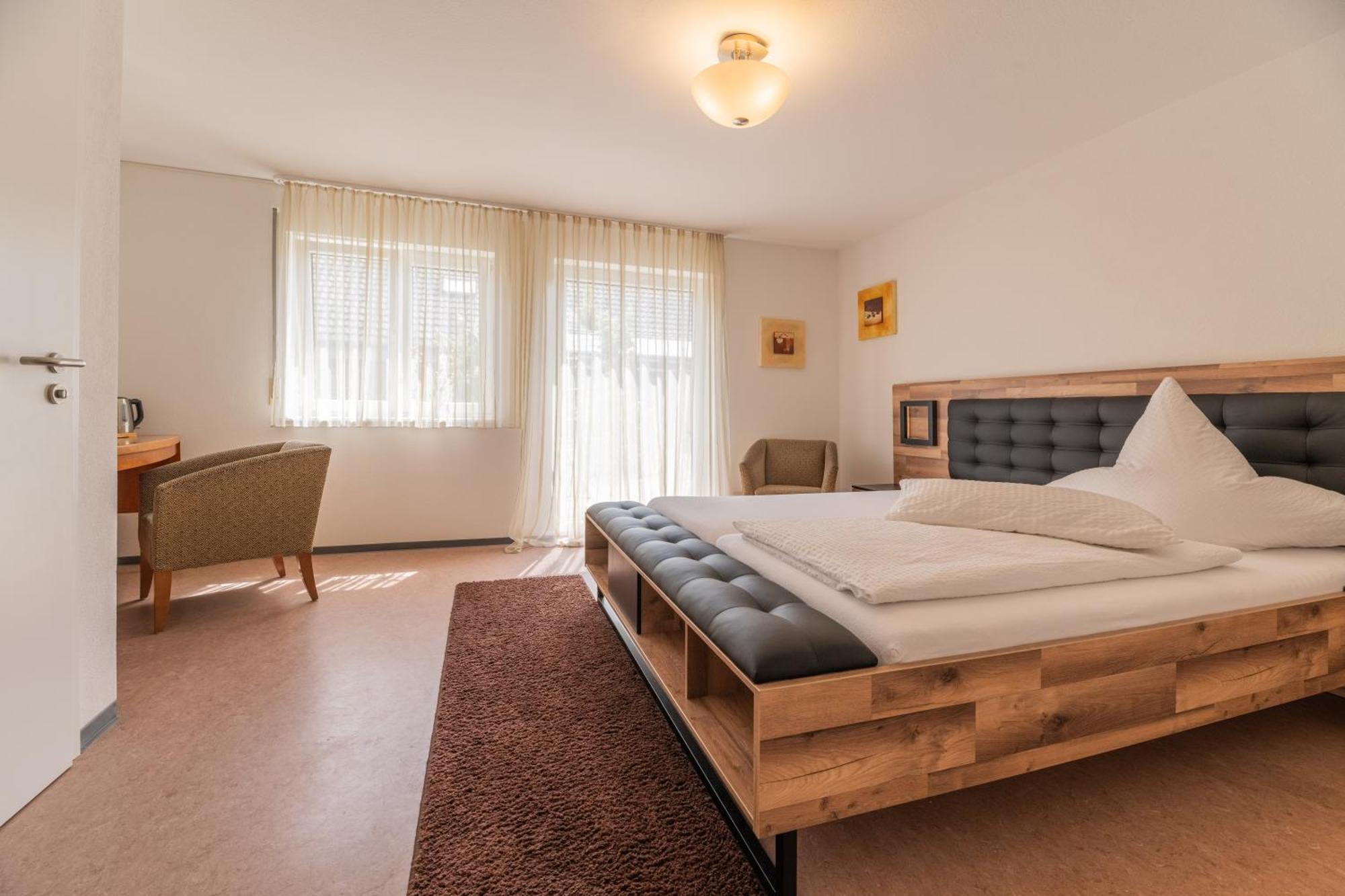 Hotel Am Kirchplatz 于伯林根 外观 照片