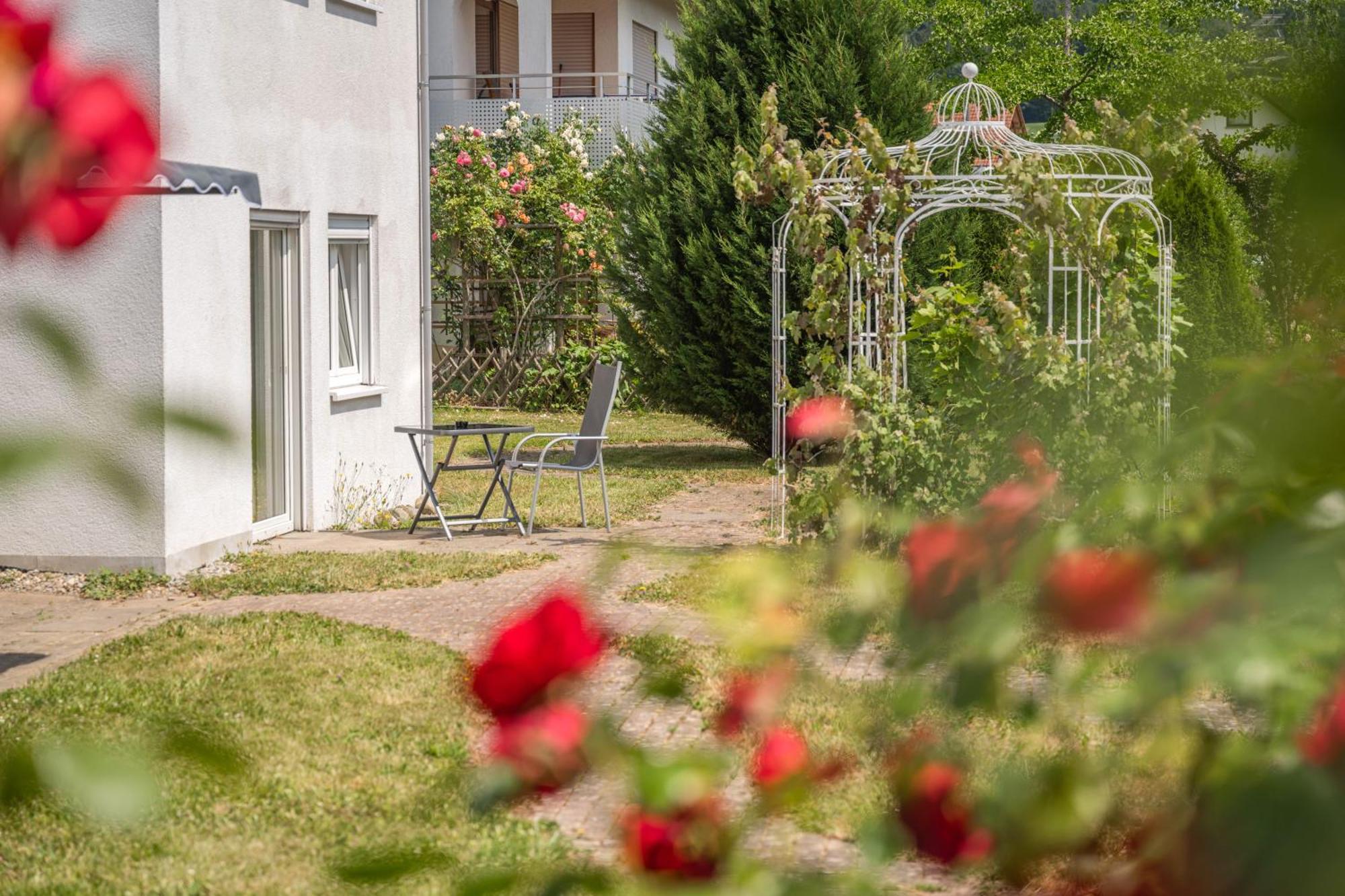 Hotel Am Kirchplatz 于伯林根 外观 照片